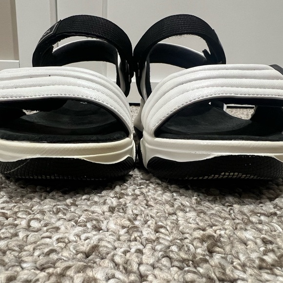 Kids Sport Sandals White Black Adjustable Strap Lightweight Size 2 - Picture 7 of 9